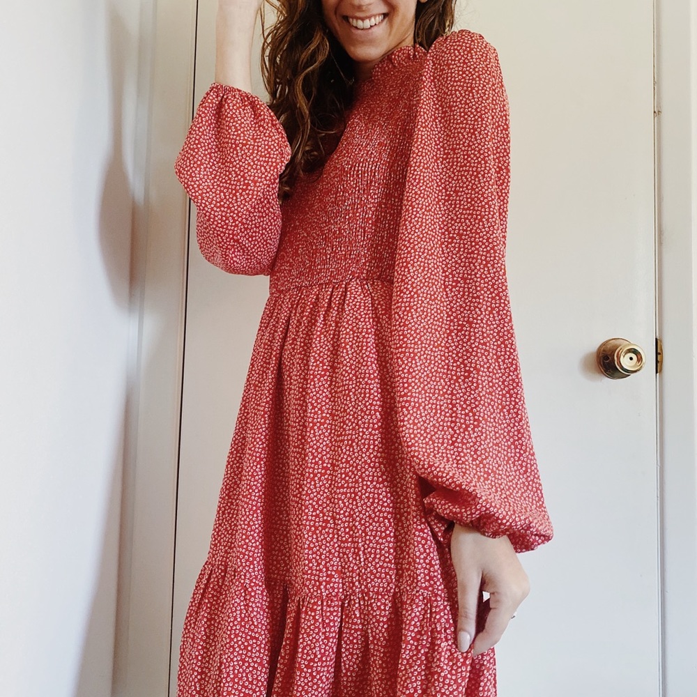 Gorgeous red & white ruffle dress with puff sleeves and high ruffled collar ♥️🤍